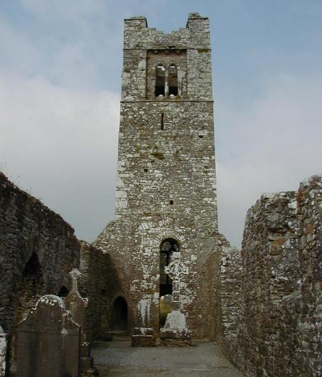 Inuti Slane Abbey